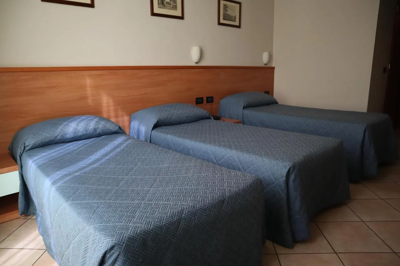 ***  ホテル アルベルゴ サレルノ ミラノ イタリア