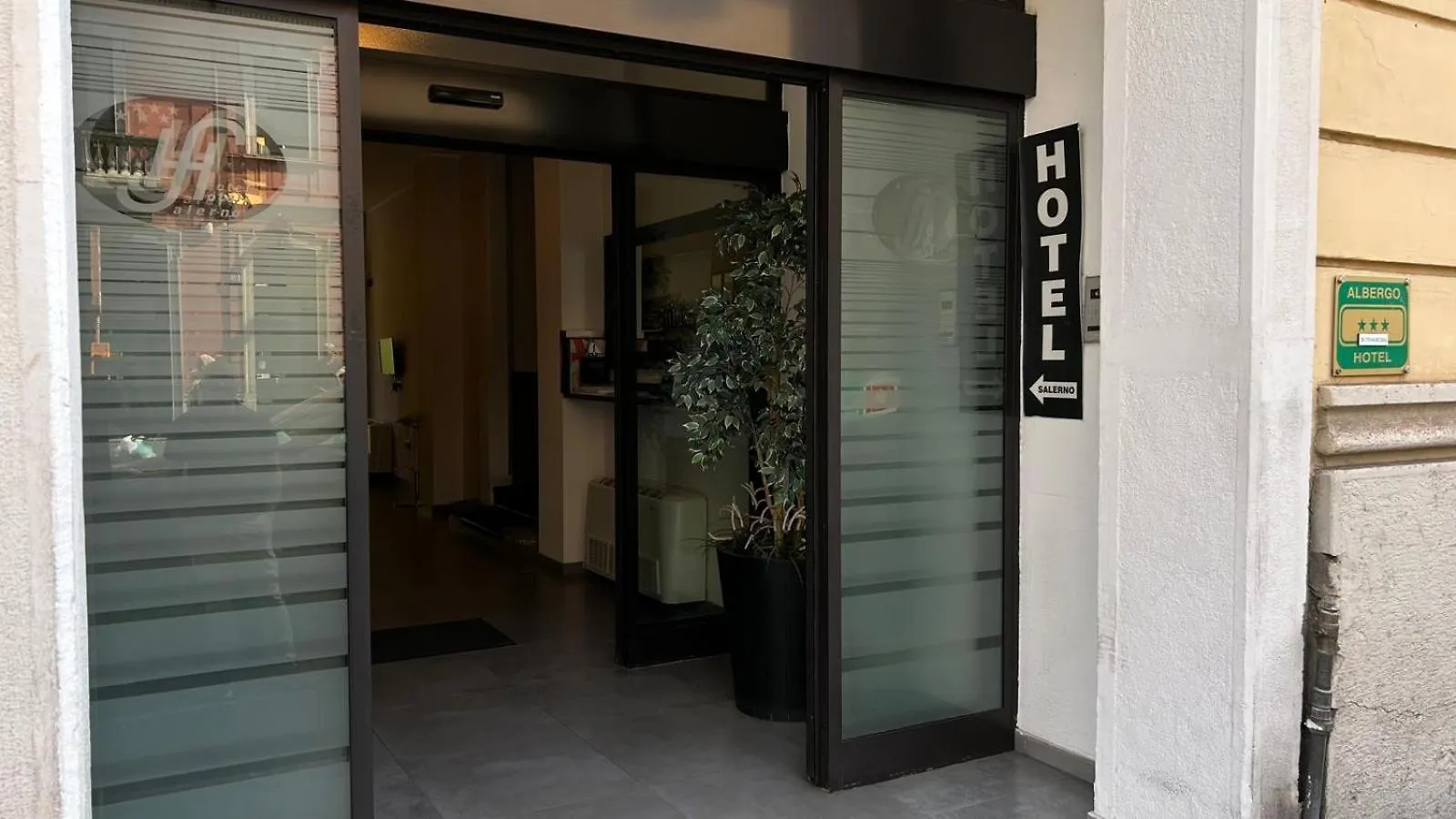 Albergo Salerno Milánó Szálloda