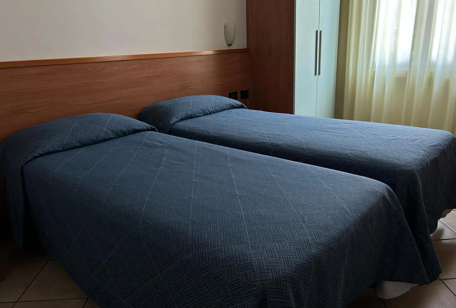 Albergo Salerno Milánó 3*,