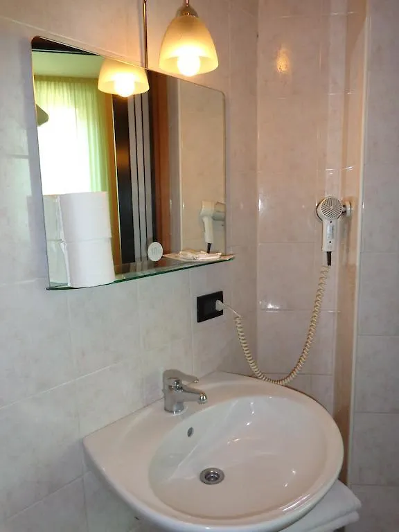 Albergo Salerno Milaan 3*,