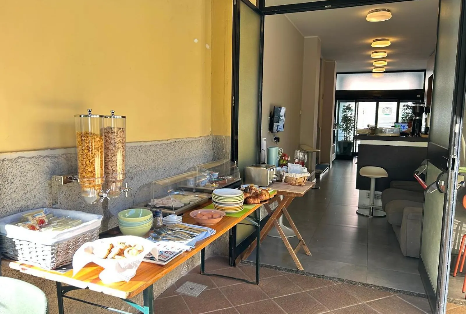 *** Hotel Albergo Salerno Milano Italia